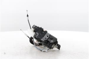 Gebruikte Slotmechaniek Portier 2Deurs links Citroen Berlingo 1.2 12V PureTech 110 Prijs € 45,00 Margeregeling aangeboden door Snuverink Autodemontage