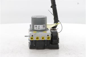 Gebruikte ABS Pomp Renault Clio V (RJAB) 1.0 TCe 90 12V Prijs € 280,00 Margeregeling aangeboden door Snuverink Autodemontage