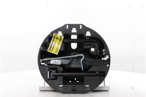 Gebruikte Krik Renault Clio V (RJAB) 1.0 TCe 90 12V Prijs € 85,00 Margeregeling aangeboden door Snuverink Autodemontage