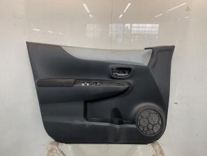 Gebruikte Portierbekleding 4Deurs links-voor Toyota Yaris III (P13) 1.5 16V Hybrid Prijs € 59,98 Margeregeling aangeboden door Snuverink Autodemontage