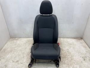 Gebruikte Stoel rechts Toyota Yaris III (P13) 1.5 16V Hybrid Prijs € 124,98 Margeregeling aangeboden door Snuverink Autodemontage