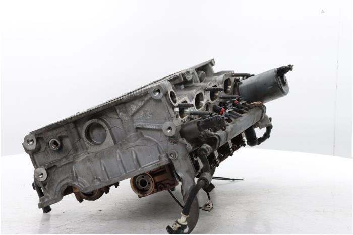 Cilinderkop van een Peugeot 308 SW (4E/H) 1.6 VTI 16V 2008