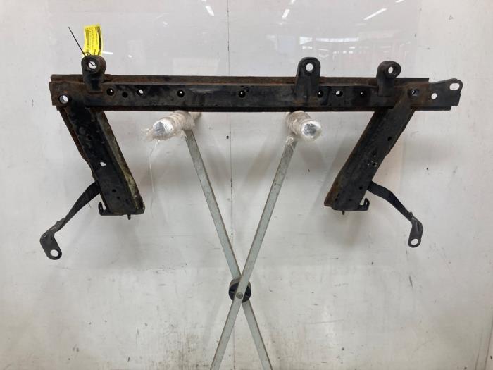 Gebruikte Subframe Renault Captur I (2R) 0.9 Energy TCE 12V Prijs € 150,00 Margeregeling aangeboden door Snuverink Autodemontage