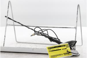 Gebruikte Antenne Renault Captur (2R) 0.9 Energy TCE 12V Prijs € 45,00 Margeregeling aangeboden door Snuverink Autodemontage