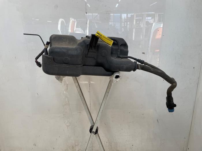Gebruikte Ureumreservoir Renault Trafic (1FL/2FL/3FL/4FL) 1.6 dCi 125 Twin Turbo Prijs € 363,00 Inclusief btw aangeboden door Snuverink Autodemontage