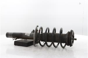 Gebruikte Mac Phersonpoot links-voor Peugeot 208 I (CA/CC/CK/CL) 1.2 Vti 12V PureTech 82 Prijs € 70,00 Margeregeling aangeboden door Snuverink Autodemontage