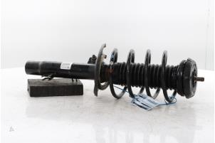 Gebruikte Mac Phersonpoot links-voor Peugeot 208 I (CA/CC/CK/CL) 1.2 Vti 12V PureTech 82 Prijs € 70,00 Margeregeling aangeboden door Snuverink Autodemontage