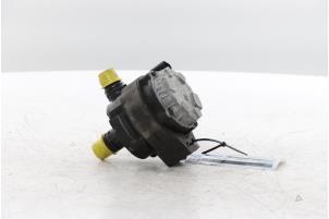 Gebruikte Waterpomp Peugeot 2008 (UD/UK/UR/US/UX) e-2008 50 kWh Prijs € 75,00 Margeregeling aangeboden door Snuverink Autodemontage