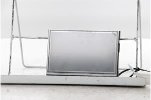 Gebruikte Display Interieur Peugeot 208 I (CA/CC/CK/CL) 1.2 Vti 12V PureTech 82 Prijs € 175,00 Margeregeling aangeboden door Snuverink Autodemontage