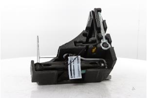 Gebruikte Krik Peugeot 2008 (UD/UK/UR/US/UX) 1.2 VTi 12V PureTech 130 Prijs op aanvraag aangeboden door Snuverink Autodemontage