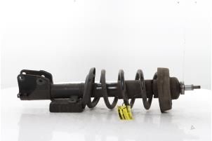 Gebruikte Mac Phersonpoot rechts-voor Renault Trafic (1FL/2FL/3FL/4FL) 2.0 dCi 16V 110 Prijs op aanvraag aangeboden door Snuverink Autodemontage