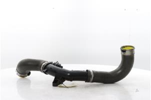 Gebruikte Intercooler Slang Renault Master III (MA/MB/MC/MD/MH/MF/MG/MH) 2.3 dCi 135 16V FWD Prijs op aanvraag aangeboden door Snuverink Autodemontage