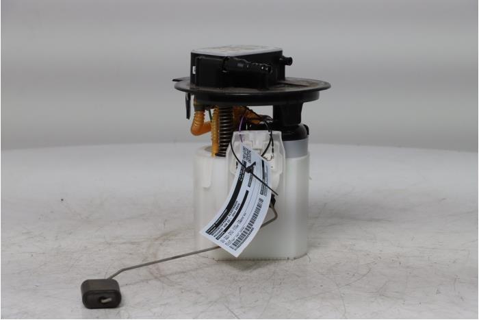 Gebruikte Tank element Pomp Peugeot 408 1.2 12V Hybrid 136 Prijs € 135,00 Margeregeling aangeboden door Snuverink Autodemontage