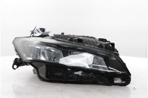 Gebruikte Rechter Koplamp Peugeot 408 1.2 Hybrid 136 Prijs op aanvraag aangeboden door Snuverink Autodemontage