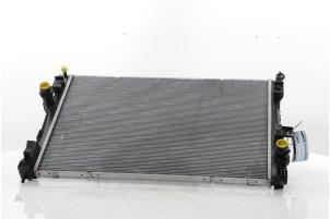 Gebruikte Radiateur Peugeot 408 1.2 Hybrid 136 Prijs € 100,00 Margeregeling aangeboden door Snuverink Autodemontage