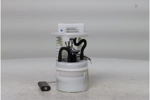 Gebruikte Tank element Pomp Renault Clio V (RJAB) 1.6 E-Tech 145 16V Prijs op aanvraag aangeboden door Snuverink Autodemontage