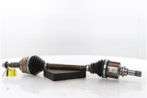 Gebruikte Aandrijfas links-voor Renault Clio V (RJAB) 1.6 E-Tech 145 16V Prijs € 350,00 Margeregeling aangeboden door Snuverink Autodemontage