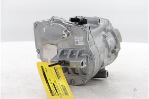 Gebruikte Aircopomp Renault Clio V (RJAB) 1.6 E-Tech 145 16V Prijs op aanvraag aangeboden door Snuverink Autodemontage