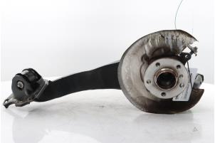 Gebruikte Fusee rechts-achter BMW 1 serie (F40) 118i 1.5 TwinPower 12V Prijs € 115,00 Margeregeling aangeboden door Snuverink Autodemontage