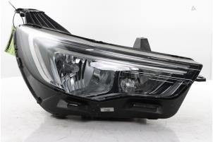 Gebruikte Koplamp rechts Opel Grandland (X) 1.2 Turbo 12V Prijs op aanvraag aangeboden door Snuverink Autodemontage
