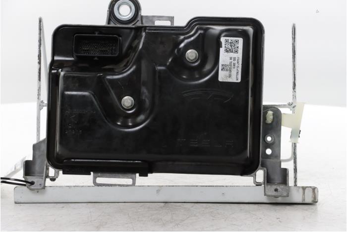 Gebruikte Computer Body Control Tesla Model Y (5YJY) RWD Prijs € 181,50 Inclusief btw aangeboden door Snuverink Autodemontage