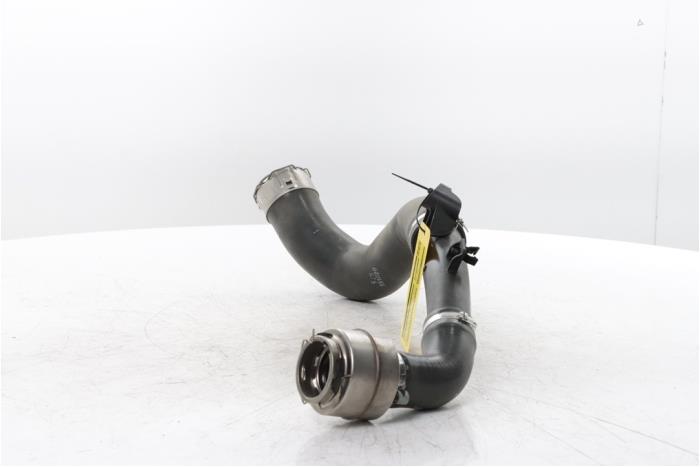 Intercooler Slang van een Renault Arkana (RJLL) 1.3 TCe 140 16V 2021