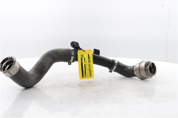 Intercooler Slang van een Renault Arkana (RJLL) 1.3 TCe 140 16V 2021