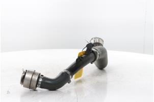 Intercooler Slang van een Renault Arkana (RJLL) 1.3 TCe 140 16V 2021