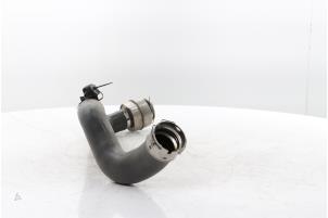 Intercooler Slang van een Renault Arkana (RJLL) 1.3 TCe 140 16V 2021