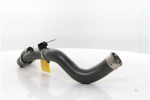 Intercooler Slang van een Renault Arkana (RJLL) 1.3 TCe 140 16V 2021
