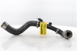 Intercooler Slang van een Renault Arkana (RJLL) 1.3 TCe 140 16V 2021