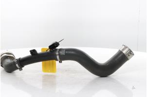 Intercooler Slang van een Renault Arkana (RJLL) 1.3 TCe 140 16V 2021