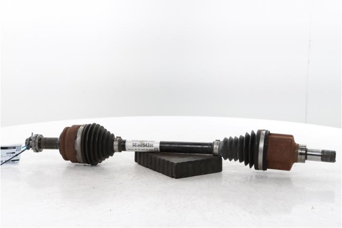 Gebruikte Aandrijfas links-voor Peugeot 208 II (UB/UH/UP) 1.2 Vti 12V PureTech 100 Prijs € 145,20 Inclusief btw aangeboden door Snuverink Autodemontage