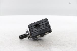 Gebruikte Modele EPB Peugeot 2008 (UD/UK/UR/US/UX) e-2008 50 kWh Prijs op aanvraag aangeboden door Snuverink Autodemontage