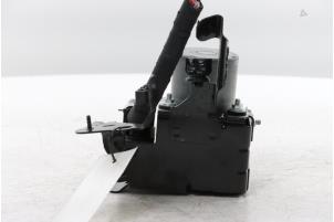 ABS Pomp van een Renault Clio V (RJAB) 1.0 TCe 100 12V Bi-Fuel 2020