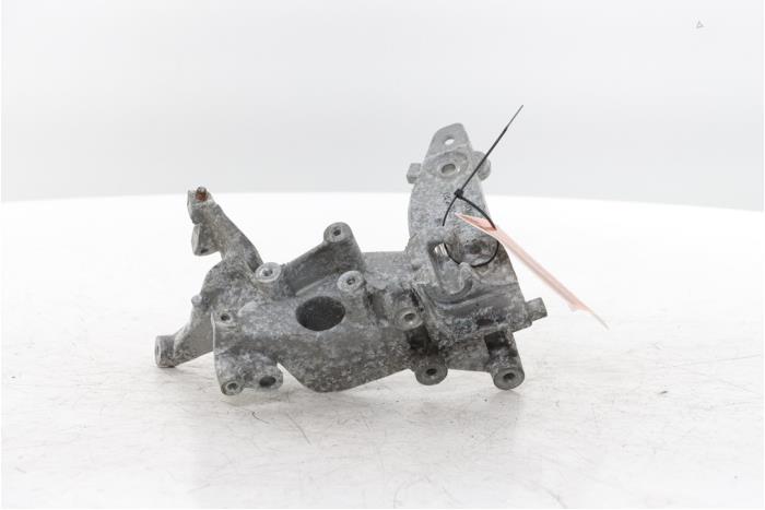 Gebruikte Dynamosteun boven Citroen C4 Picasso (3D/3E) 1.6 e-HDi 115 Prijs € 95,00 Margeregeling aangeboden door Snuverink Autodemontage