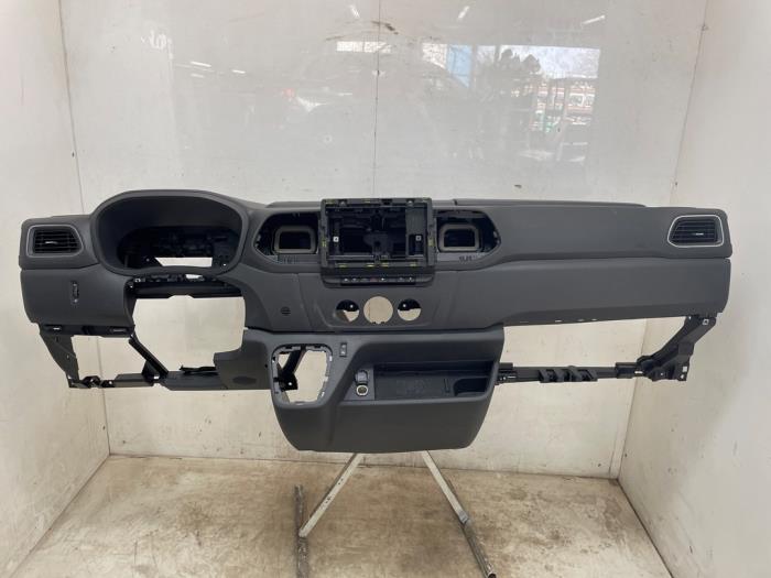 Gebruikte Dashboard Renault Master III (FV) 2.3 dCi 150 16V FWD Prijs € 484,00 Inclusief btw aangeboden door Snuverink Autodemontage