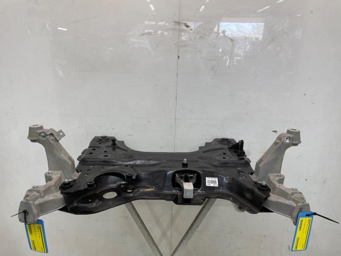 Gebruikte Subframe Peugeot 3008 III 1.2 12V Hybrid 136 Prijs € 500,00 Margeregeling aangeboden door Snuverink Autodemontage