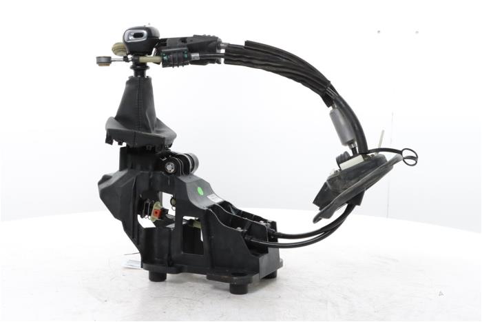 Gebruikte Versnellingspook Peugeot 2008 (UD/UK/UR/US/UX) 1.2 VTi 12V PureTech 130 Prijs € 100,00 Margeregeling aangeboden door Snuverink Autodemontage