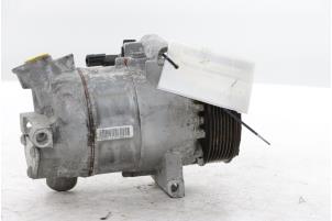 Aircopomp van een Renault Captur I (2R) 1.2 TCE 16V EDC 2018