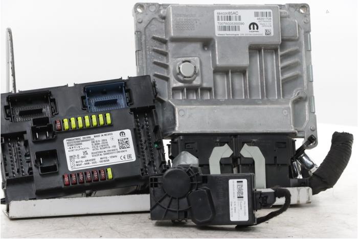 Gebruikte Computer Motormanagement Jeep Compass II (MP) 1.3 4XE 240 16V 4x4 Prijs € 423,50 Inclusief btw aangeboden door Snuverink Autodemontage