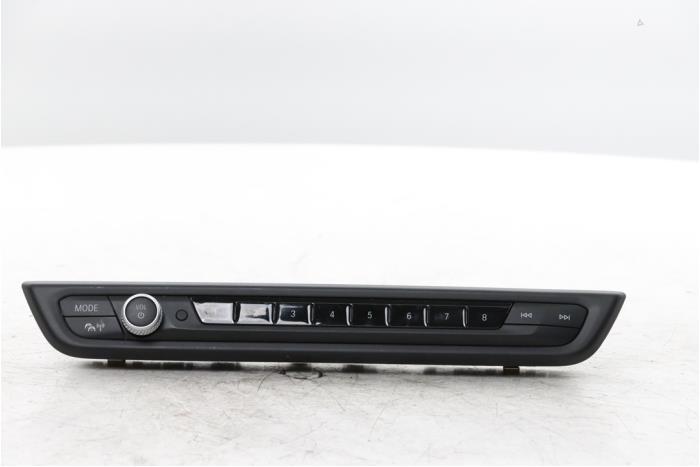 Gebruikte Bediening boordcomputer BMW 1 serie (F40) 118i 1.5 TwinPower 12V Prijs € 60,00 Margeregeling aangeboden door Snuverink Autodemontage