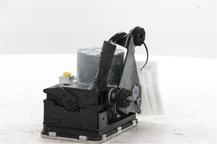 ABS Pomp van een Volvo S60 III (ZS) 2.0 T4 16V 2020
