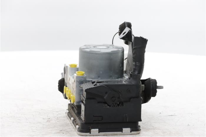 ABS Pomp van een Volvo S60 III (ZS) 2.0 T4 16V 2020