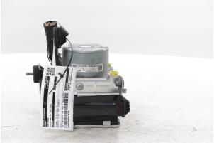 ABS Pomp van een Volvo S60 III (ZS) 2.0 T4 16V 2020