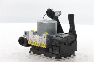 ABS Pomp van een Volvo S60 III (ZS) 2.0 T4 16V 2020