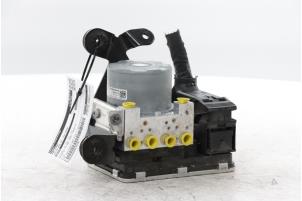 ABS Pomp van een Volvo S60 III (ZS) 2.0 T4 16V 2020