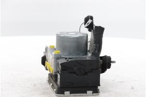 ABS Pomp van een Volvo S60 III (ZS) 2.0 T4 16V 2020