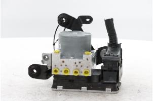 ABS Pomp van een Volvo S60 III (ZS) 2.0 T4 16V 2020