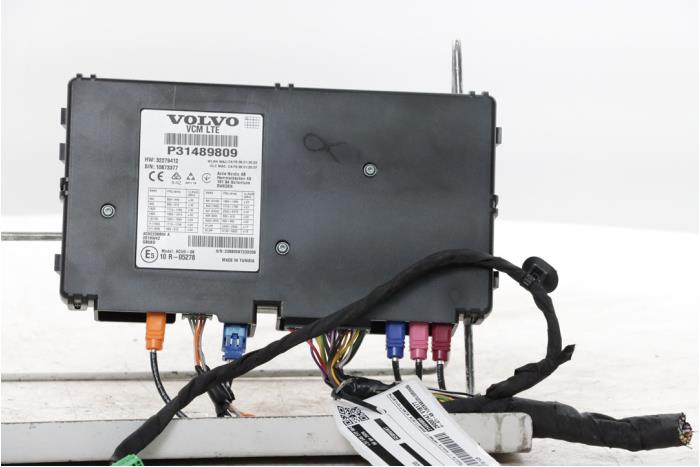 Gebruikte Telefoon Module Volvo S60 III (ZS) 2.0 T4 16V Prijs € 350,00 Margeregeling aangeboden door Snuverink Autodemontage